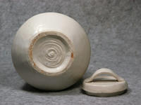 320号　ルーシー･リー白釉蓋付大壷を真似た小壷